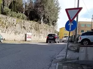 EDUCAZIONE STRADALE: DARE PRECEDENZA + OBBLIGO DI ANDARE DRITTO