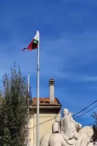 LA RETORICA DELL’AMORE PER LA CITTÀ E LA REALTÀ DELL’ABBANDONO.